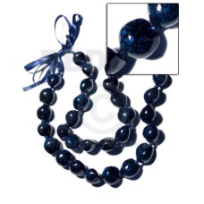 32 pcs. of kukui nuts 32 pcs. of kukui nuts