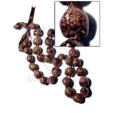 32 pcs. of kukui nuts 32 pcs. of kukui nuts