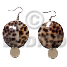 Dangling round 35mm cowrie shell