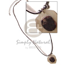 Freeform 35mm hammershell pendant Freeform 35mm hammershell pendant