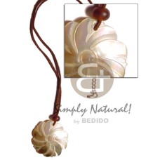 40mm blacklip flower wheel pendant