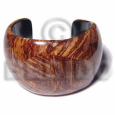 Laminated banana bark bangle Laminated banana bark bangle